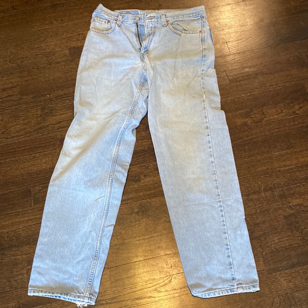 Vintage 90s Levi’s 550 relaxed 33x32 light wash red tab